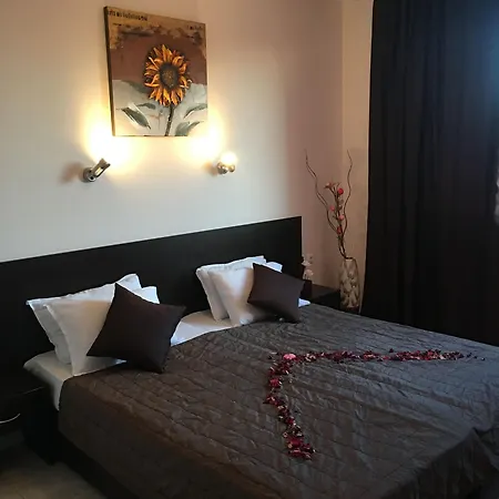 Salt Aparthotel 3*
